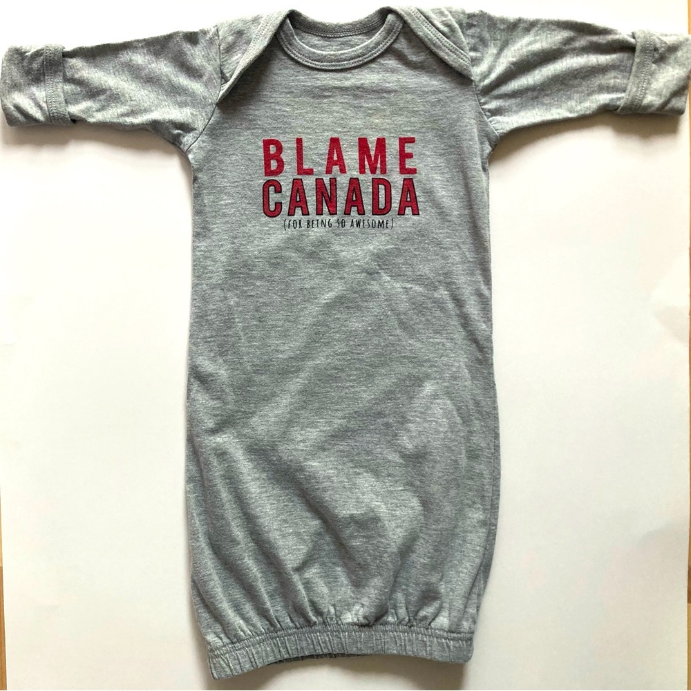🇨🇦 Mini Mioche “Blame Canada” sleep gown